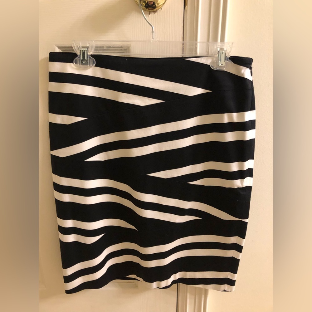 White House Black Market Skirt size 4